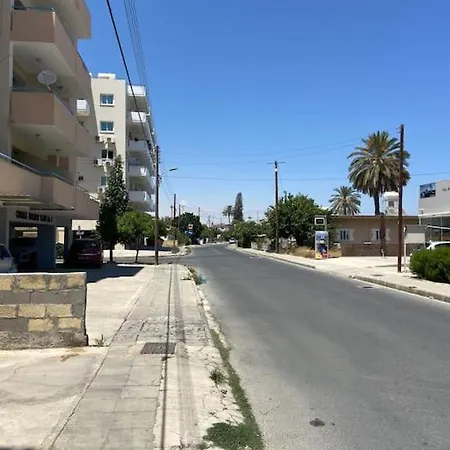 Paradise Homes 9 公寓 拉纳卡